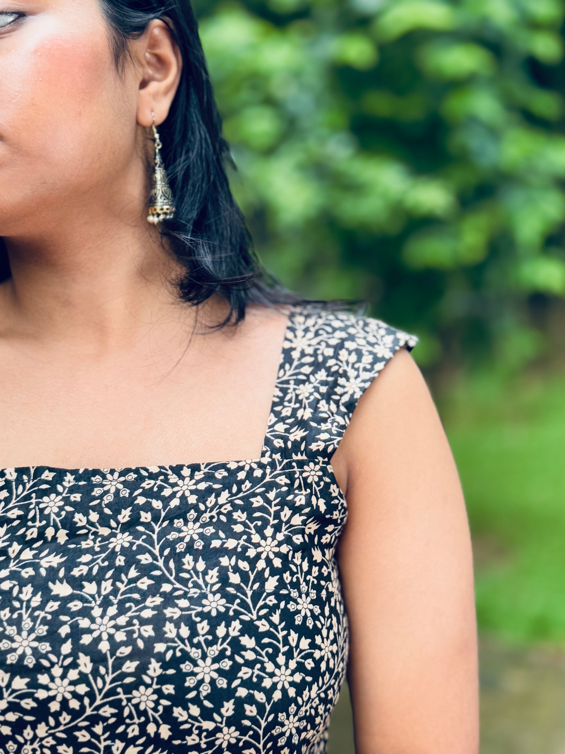 Kalindi (কালিন্দি) - Orbindo Cotton Sleeveless Short Kurti