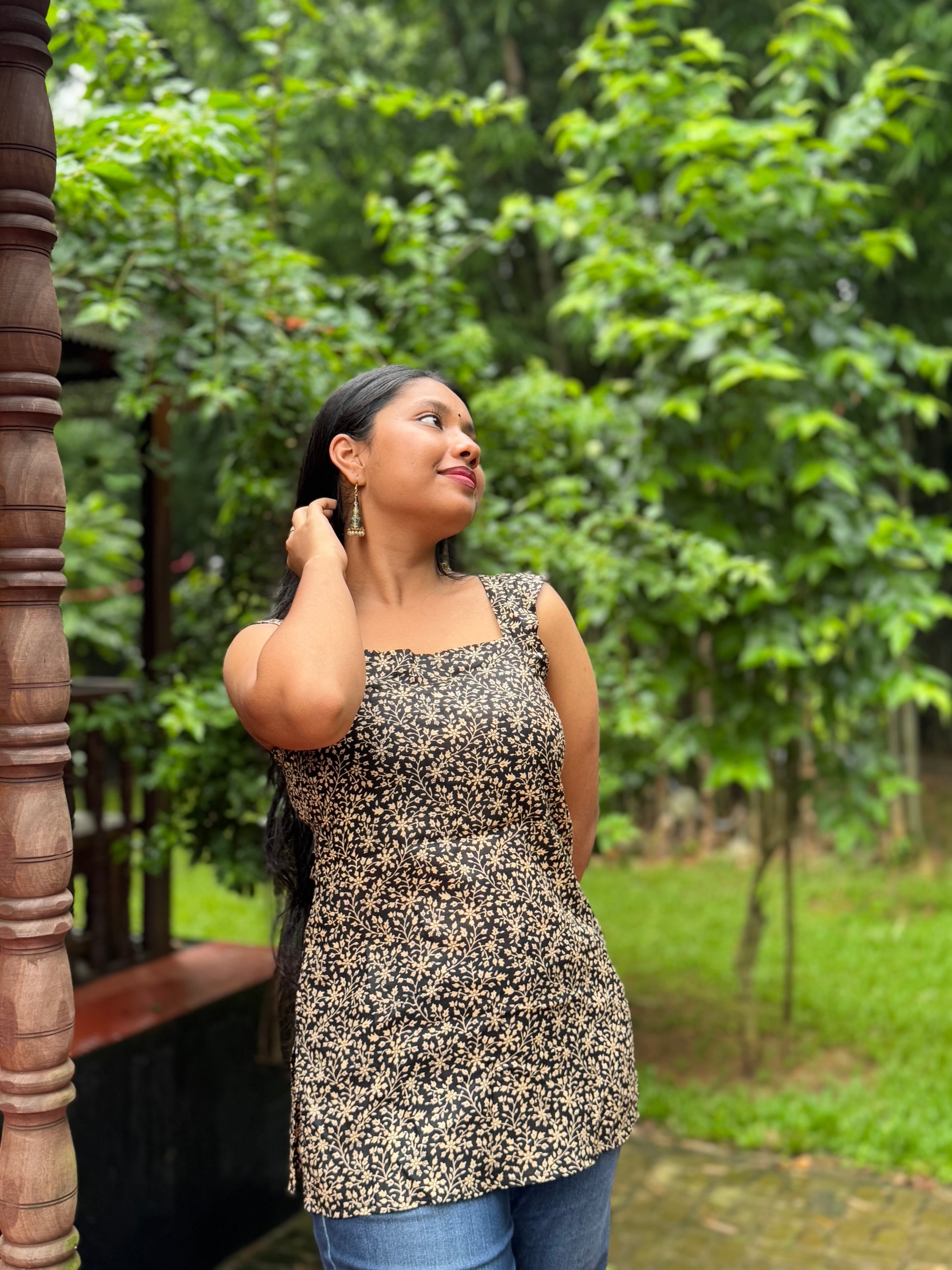 Kalindi (কালিন্দি) - Orbindo Cotton Sleeveless Short Kurti