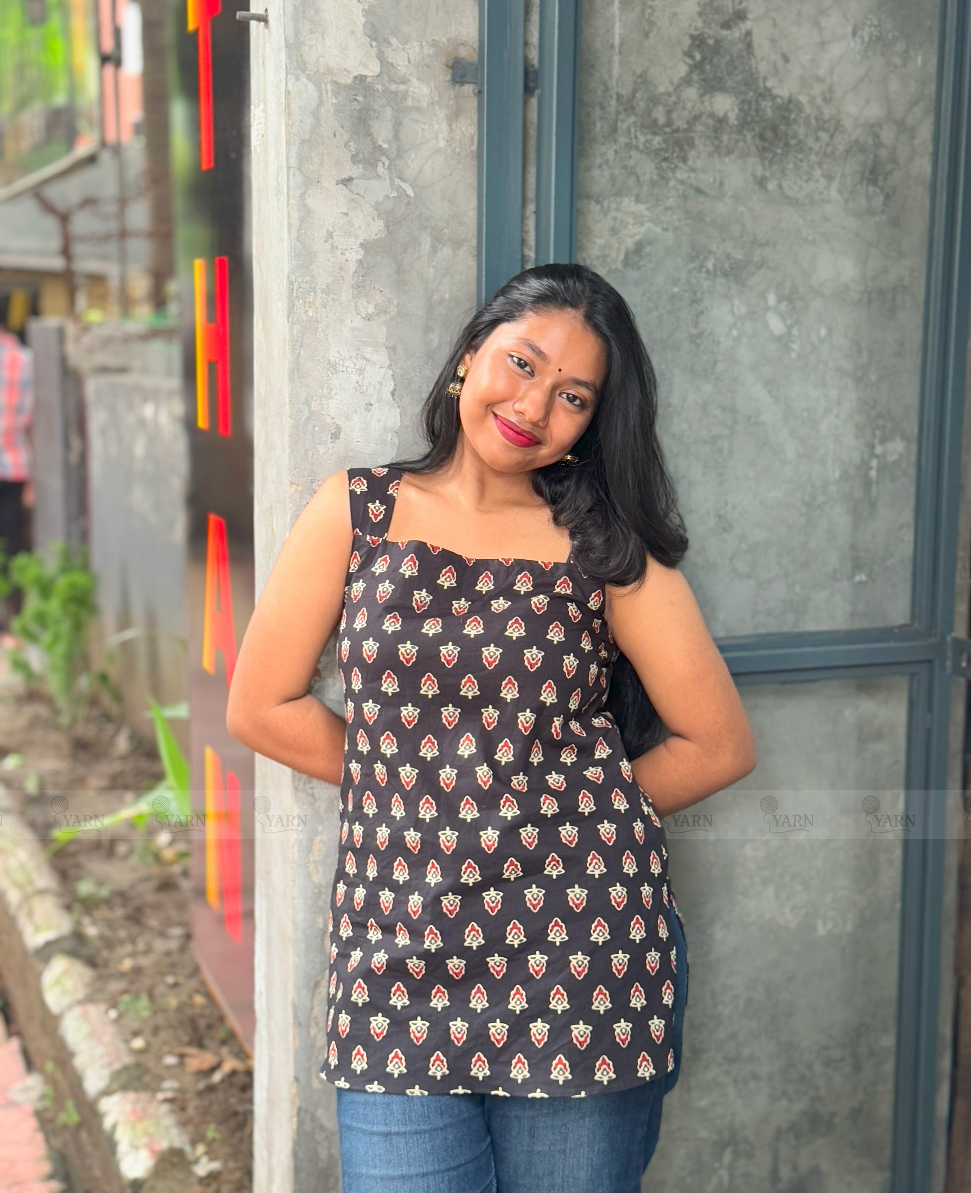 Kabiri (কাবেরী) - Original Kalamkari Cotton Sleeveless Short Kurti