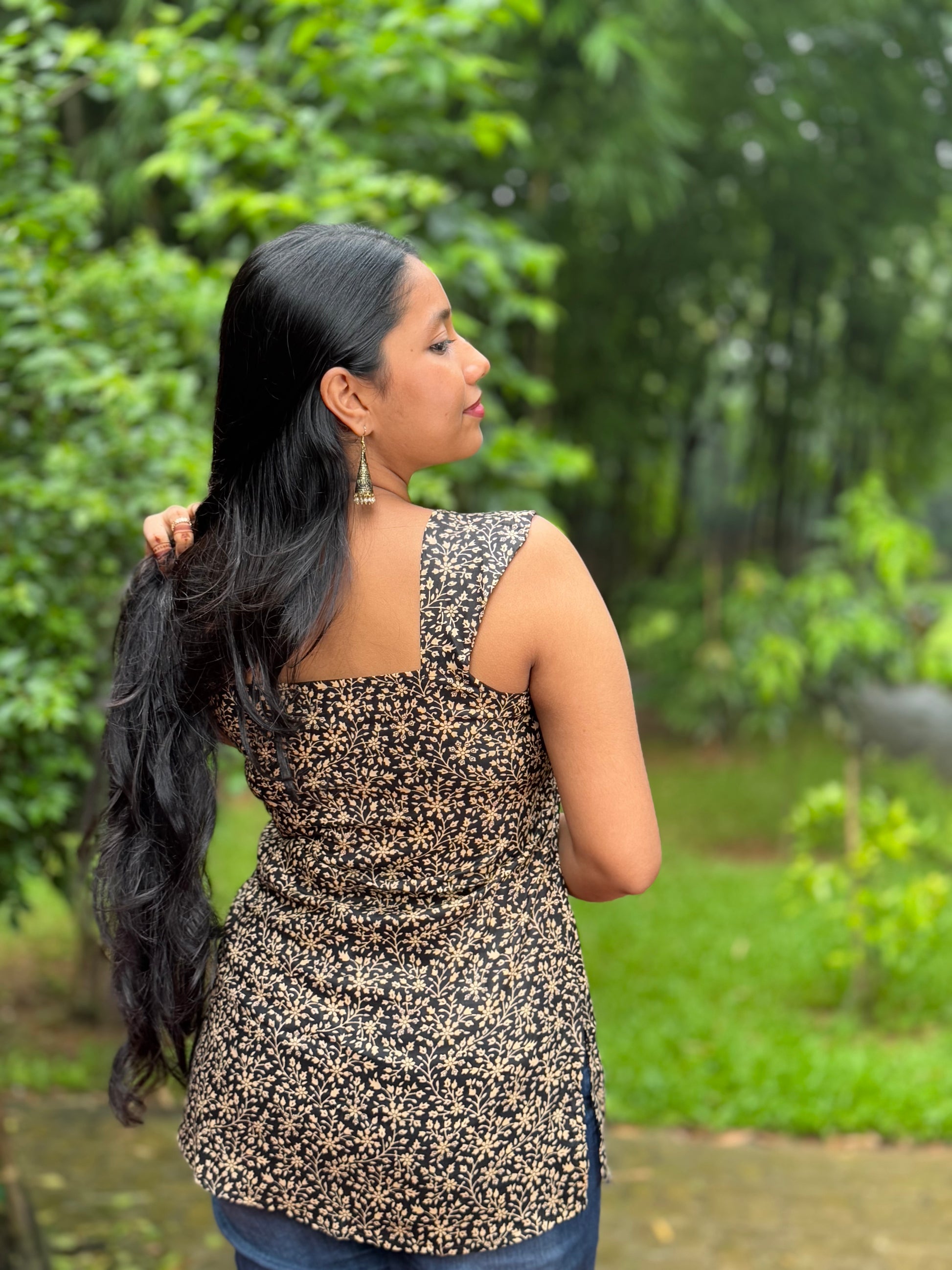 Kalindi (কালিন্দি) - Orbindo Cotton Sleeveless Short Kurti