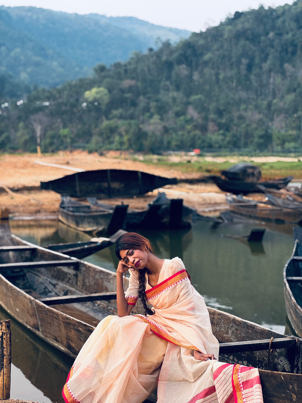 Lal payer shada sharee❤️✨